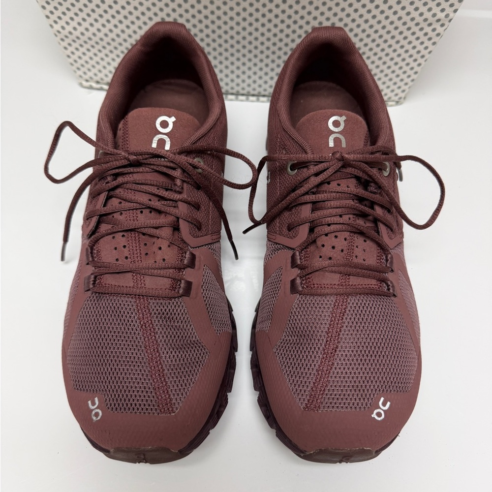 On Cloud 5 Running or Walking Sneaker Maroon Burgundy Brown Athletic Shoes
